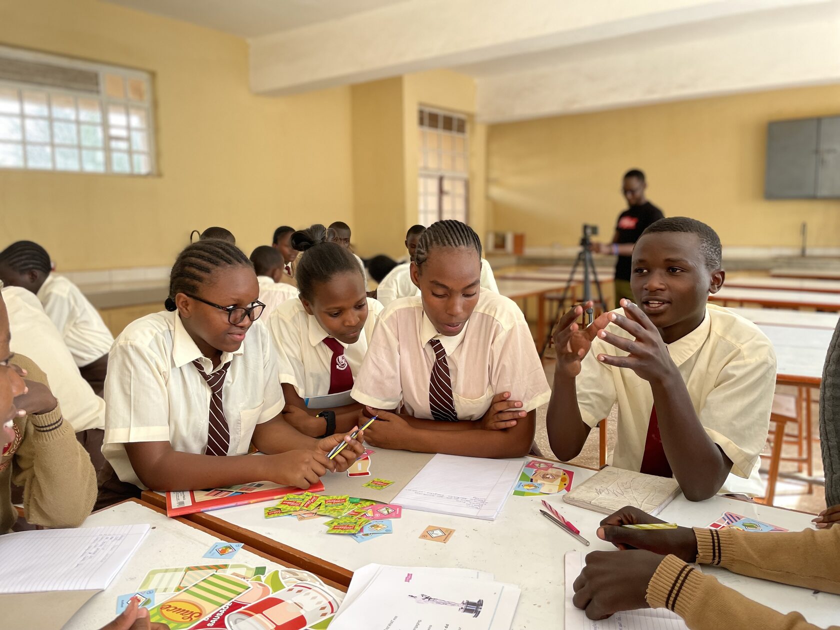 Teens are playing FoodAdvice board game about food industry at school 